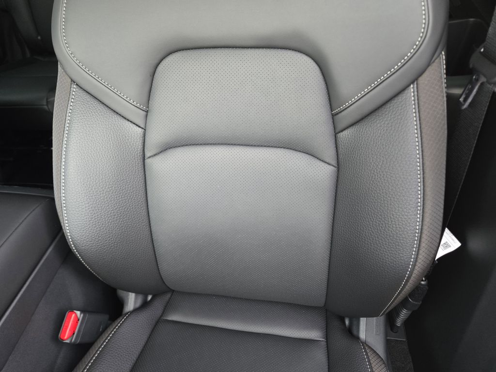 2026 Nissan Pathfinder SL - 9