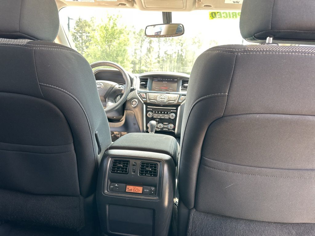 2017 Brilliant Silver Metallic Nissan Pathfinder SV FWD SUV