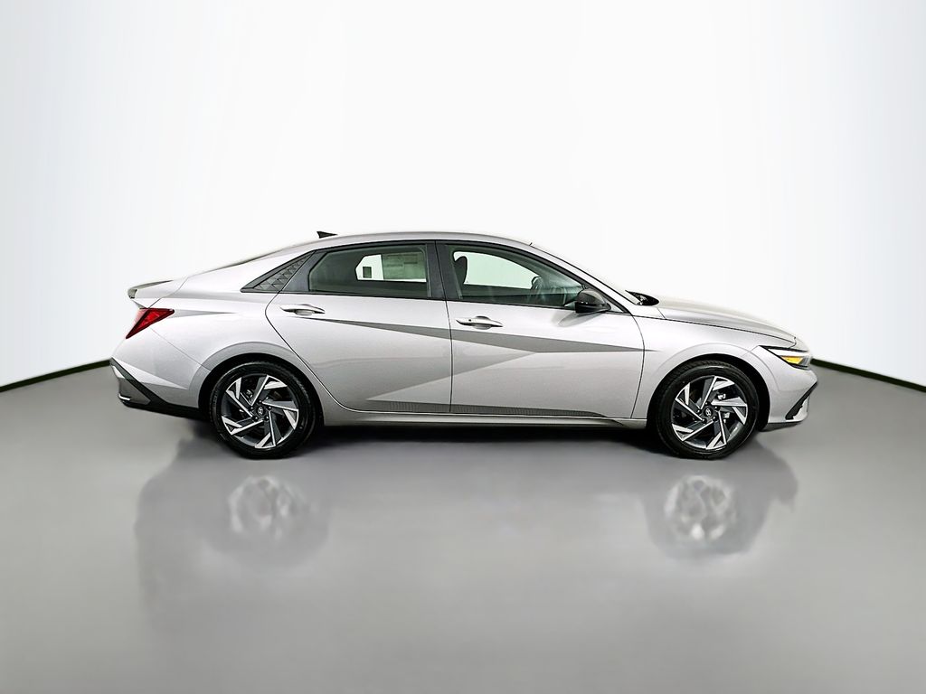 Thumbnail: 2025 Hyundai Elantra - 4
