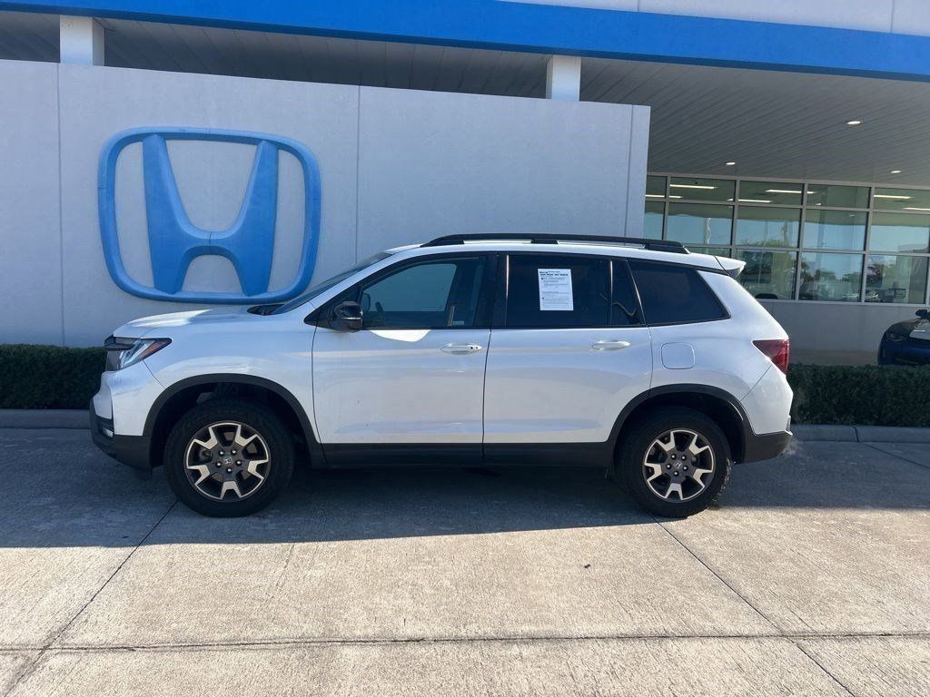 View vehicle photo 5