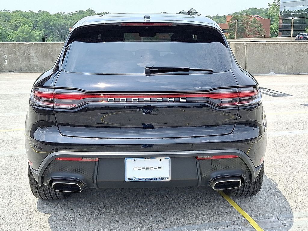 Thumbnail: 2025 Porsche Macan - 9