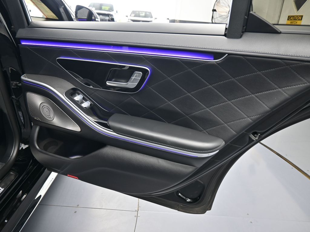 Used 2022 Onyx Black/Mojave Silver Mercedes-Benz S 580 image 52