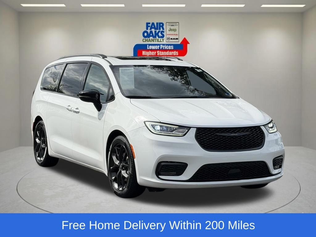Bright White Clearcoat 2025 Chrysler Pacifica Minivan Front-Wheel Drive 9-Speed Automatic
