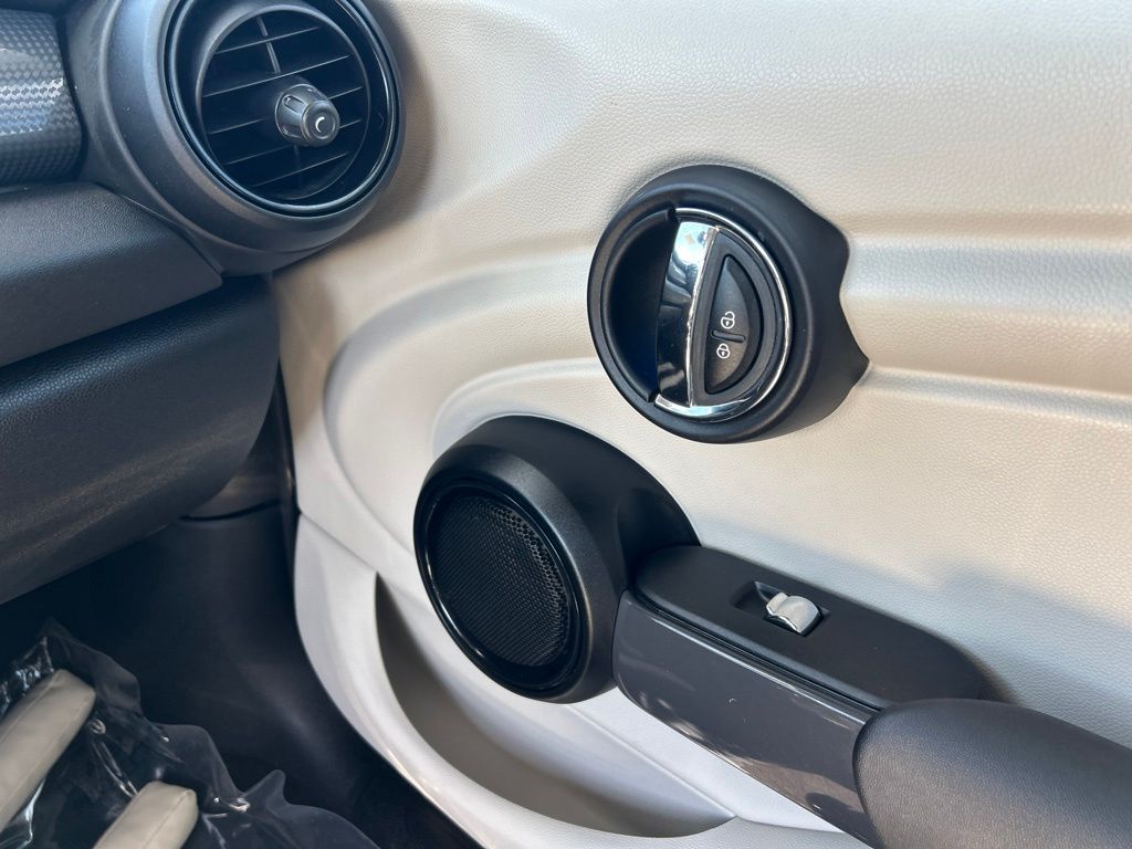 Thumbnail: 2015 MINI Cooper - 19