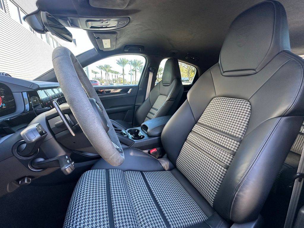 Thumbnail: 2025 Porsche  - 5