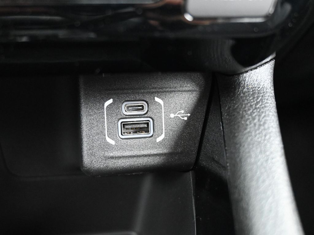 New 2026 Hydro Blue Pearlcoat Jeep Latitude image 18