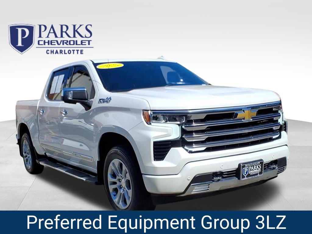 White (Iridescent Pearl Tricoat) 2025 Chevrolet Silverado 1500 Pickup Truck Four-Wheel Drive Automatic
