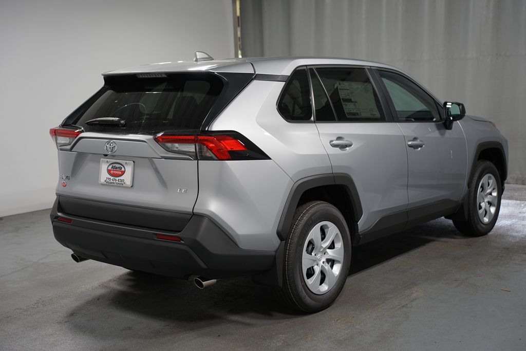 2025 Toyota RAV4 LE 8