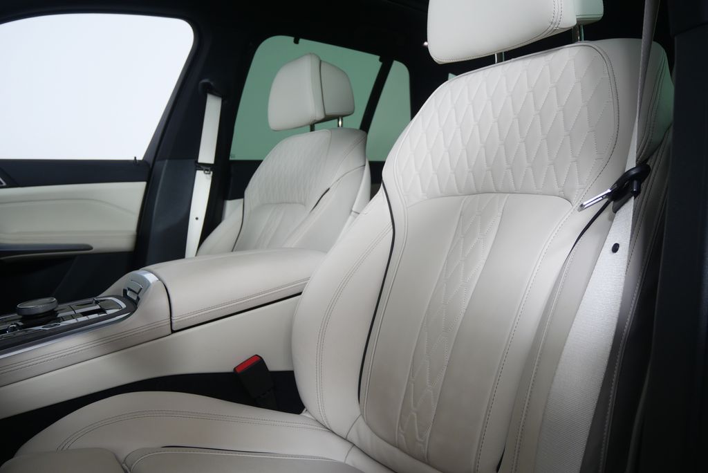Thumbnail: 2026 BMW X5 - 11