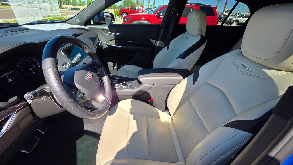 Thumbnail: 2021 Cadillac XT4 - 18