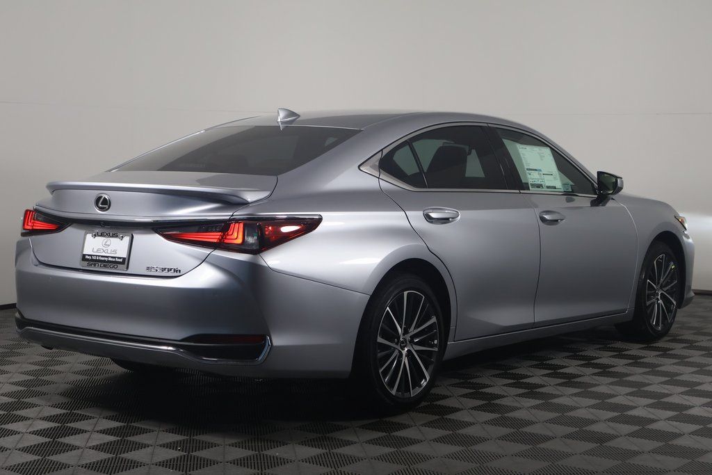 2025 Lexus ES Hybrid 300h Luxury 2