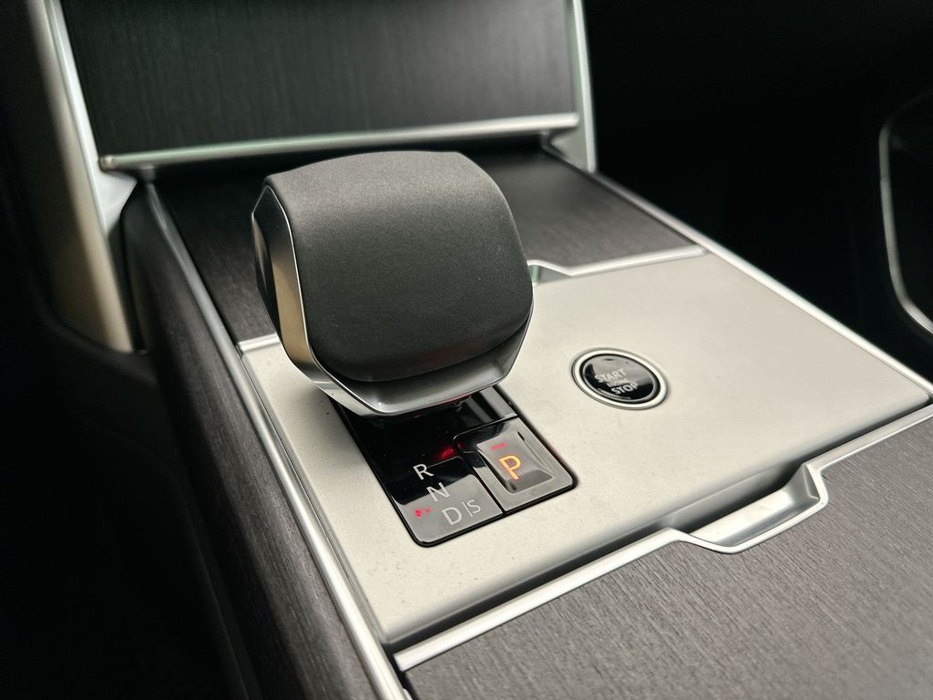 Thumbnail: 2025 Land Rover Range Rover - 11