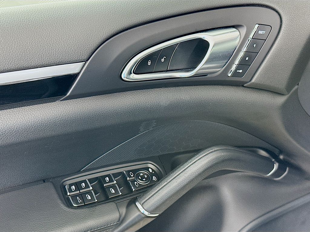 Thumbnail: 2017 Porsche Cayenne - 18