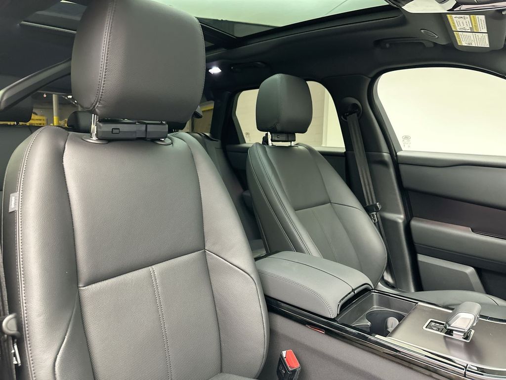 Thumbnail: 2026 Land Rover Range Rover Velar - 5
