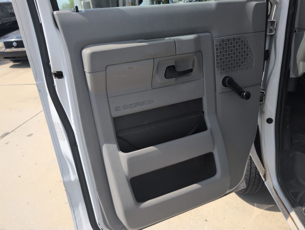Used 2015 White Ford Base image 31