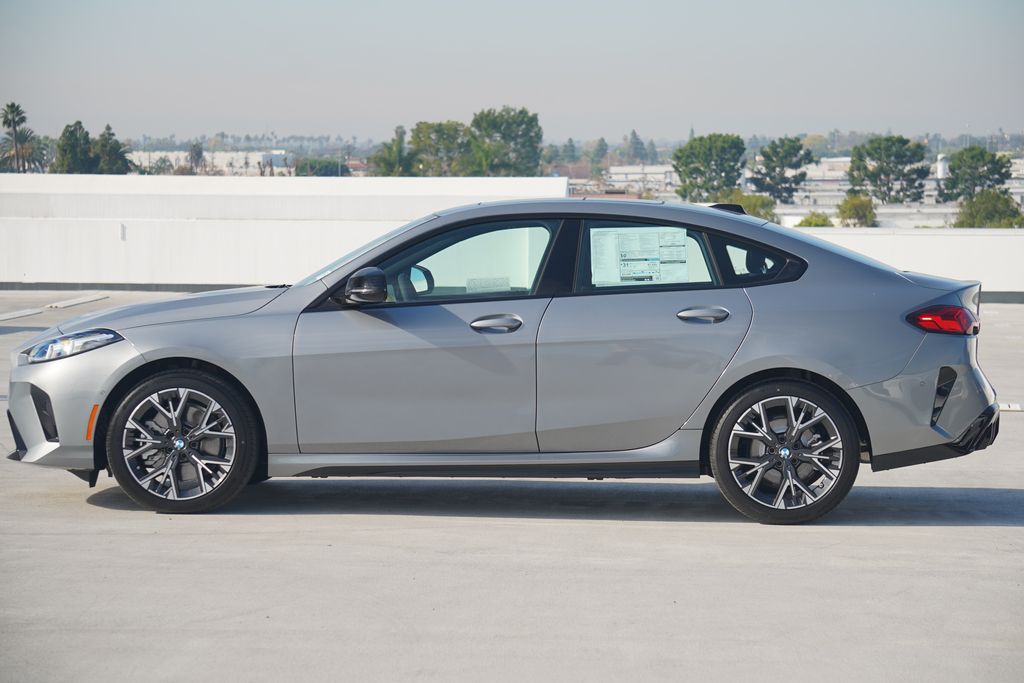 Thumbnail: 2026 BMW 2 Series - 4