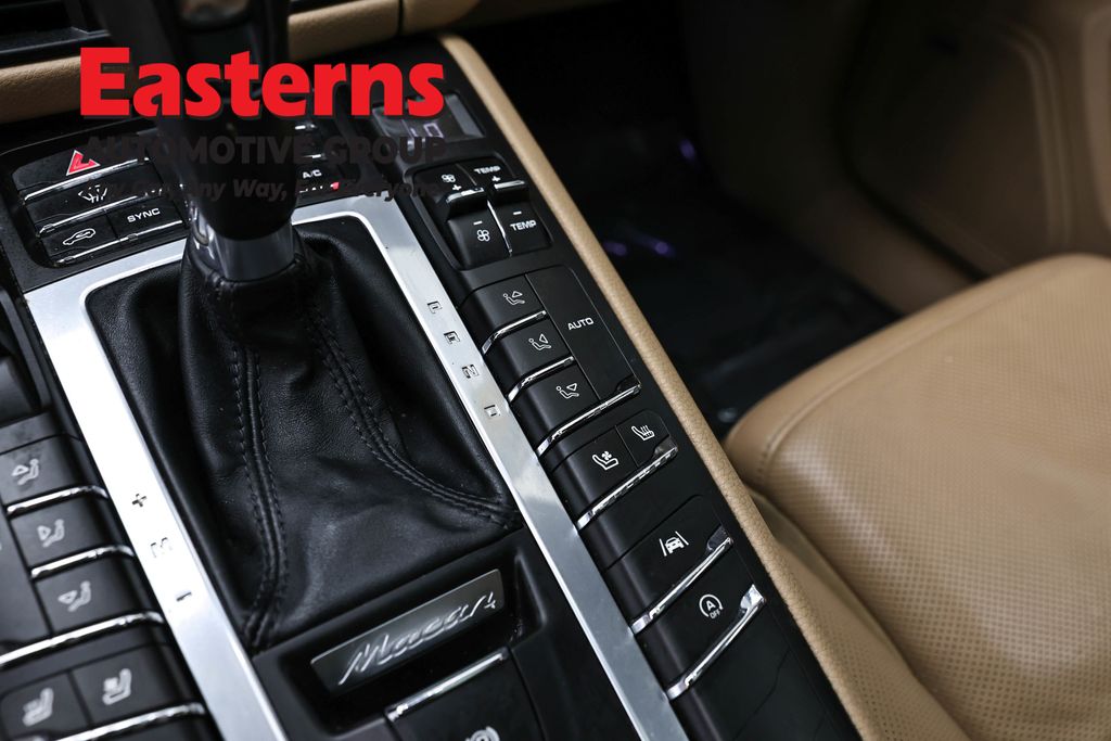 2021 Porsche Macan Base - Photo 23