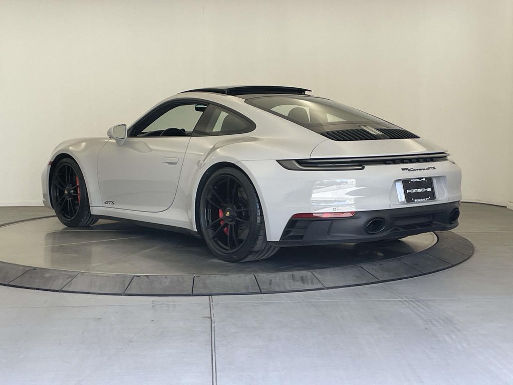 2024 Porsche 911 Carrera GTS - 2