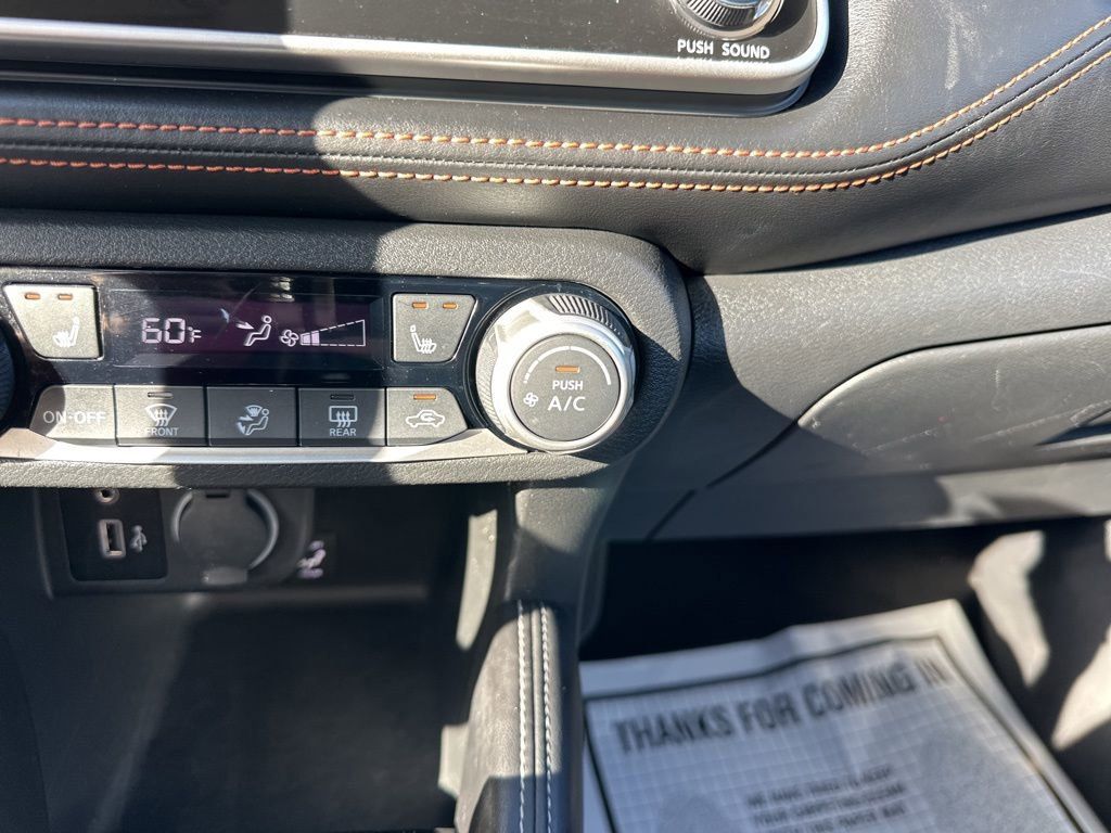 2020 Aspen White/Super Black Nissan Kicks SR FWD SUV
