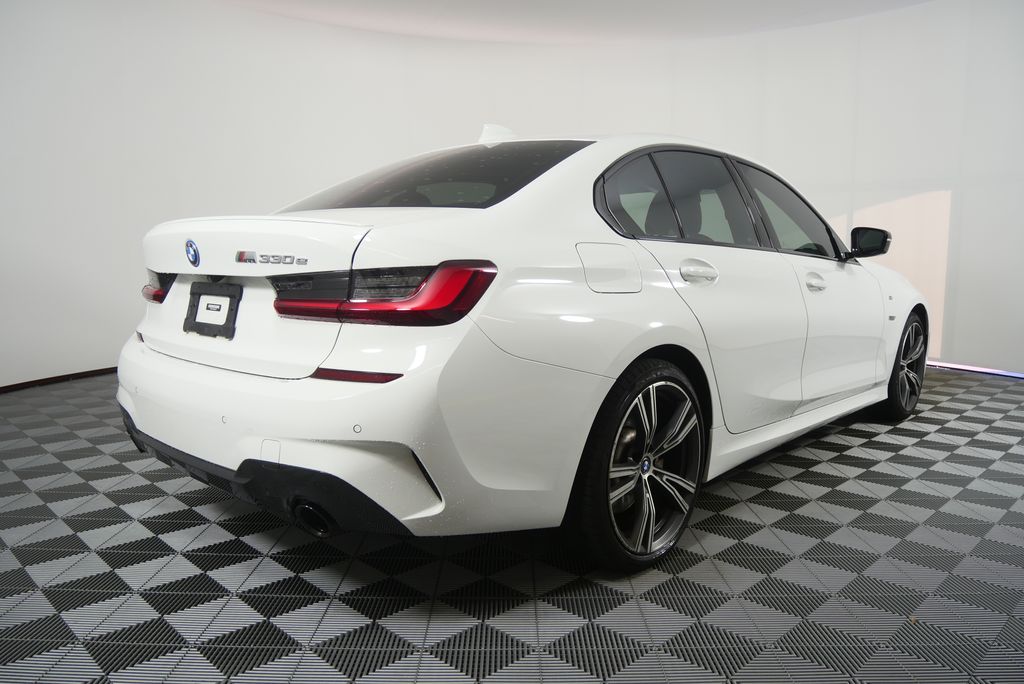 Thumbnail: 2022 BMW 3 Series - 3