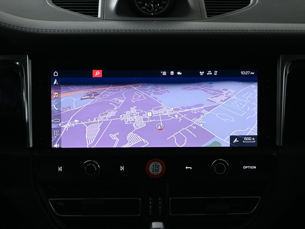 Thumbnail: 2023 Porsche Macan - 23