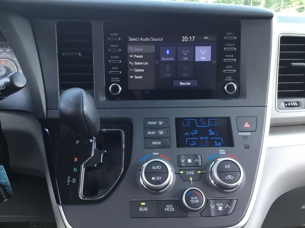 Thumbnail: 2020 Toyota Sienna - 22