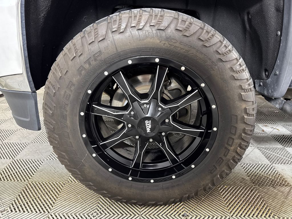 Used 2019 Gray GMC SLT image 12