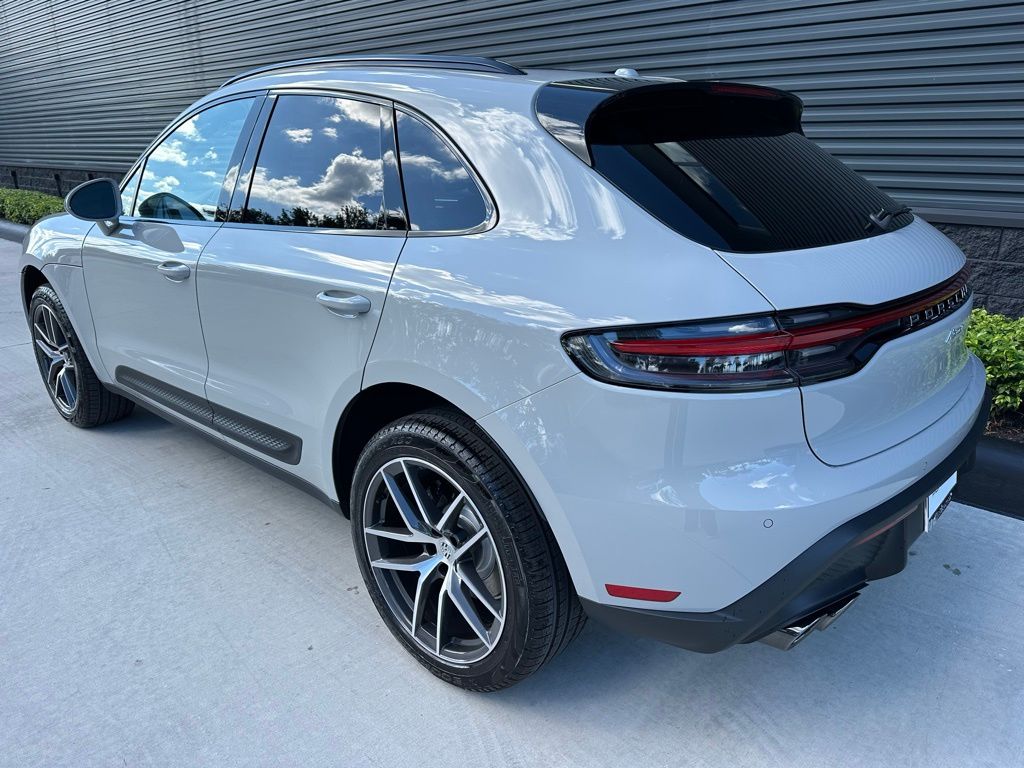Thumbnail: 2026 Porsche Macan - 3