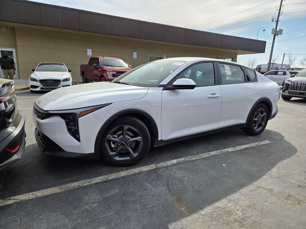 2025 Kia K4 LXS FWD
