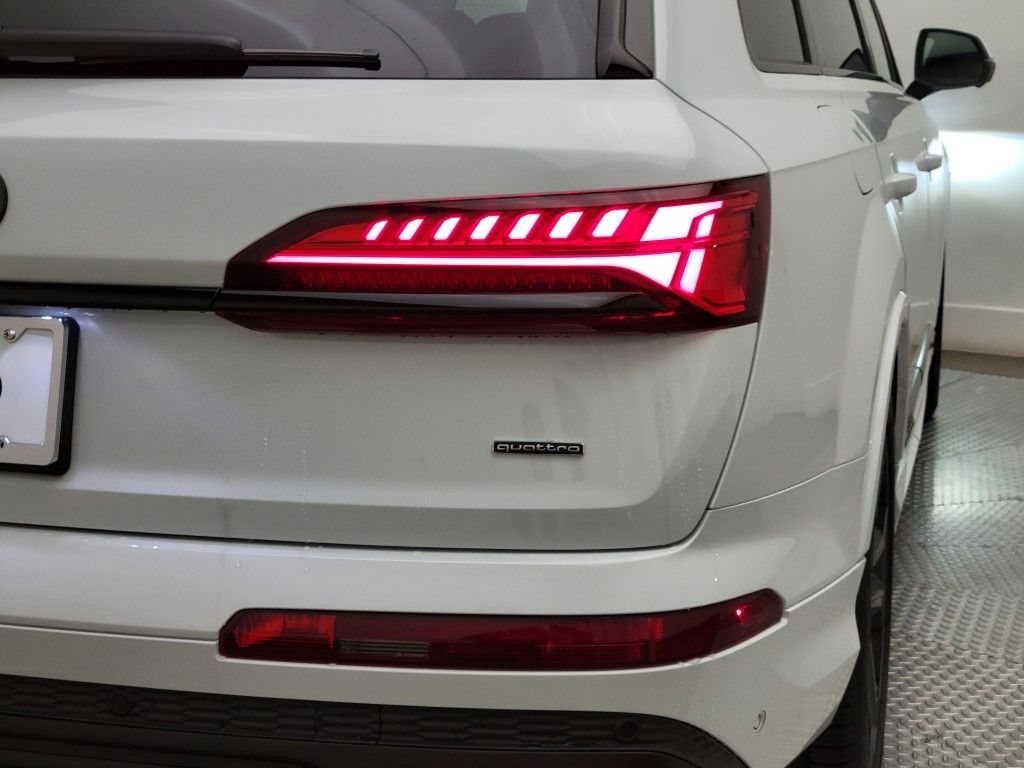 Thumbnail: 2026 Audi Q7 - 8