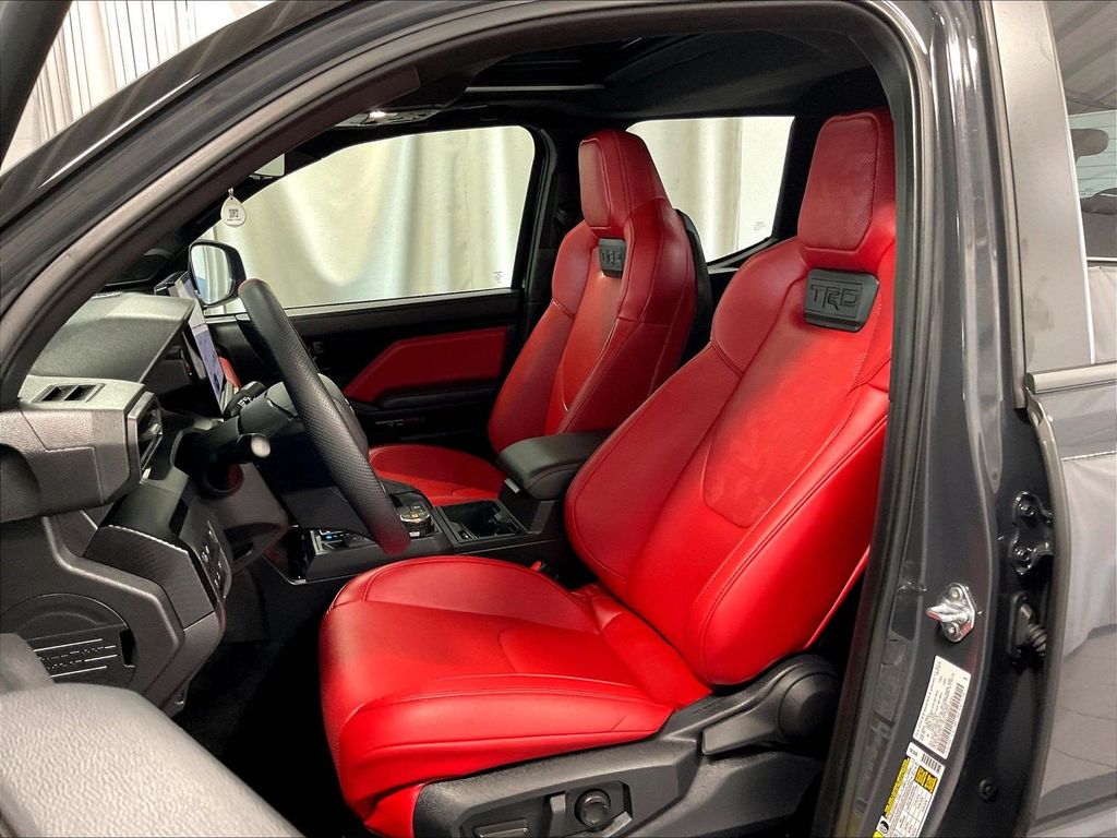 2025 Toyota Tacoma Hybrid — photo 10