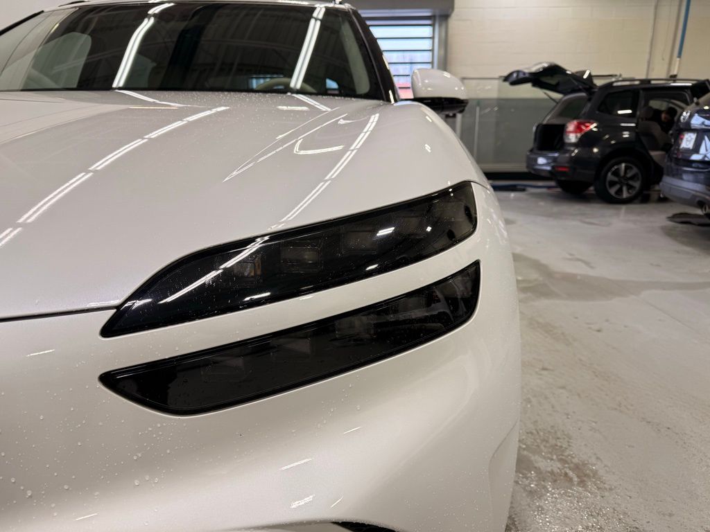 Thumbnail: 2023 Genesis GV60 - 9