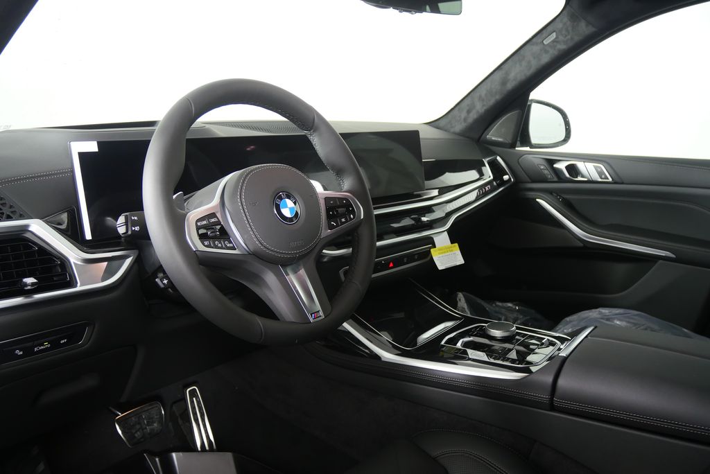 Thumbnail: 2026 BMW X7 - 13