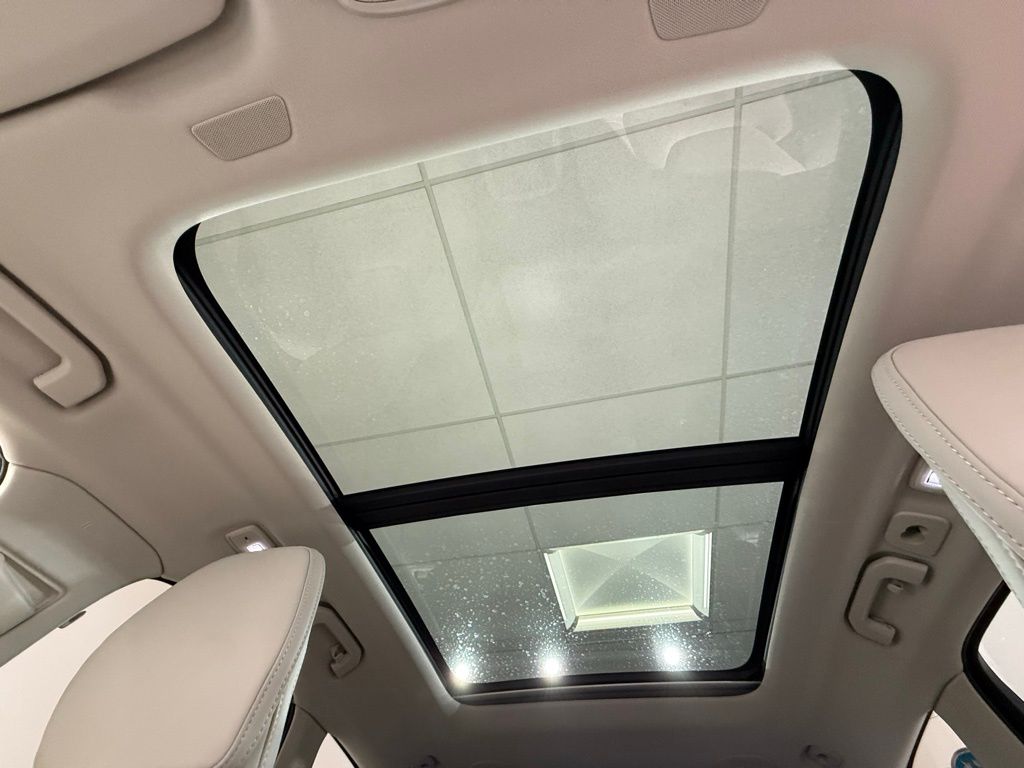 Thumbnail: 2022 Volvo XC60 - 18