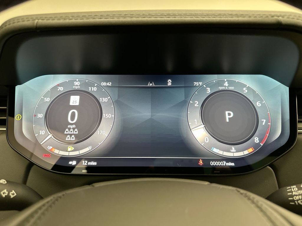2025 Land Rover Range Rover SE 15