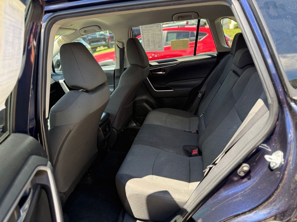 2024 Toyota RAV4 XLE - Photo 16