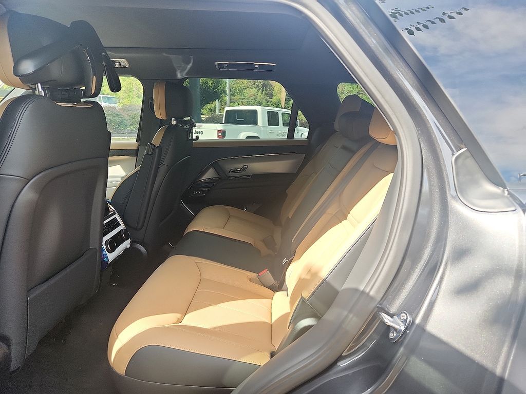 Thumbnail: 2025 Land Rover Range Rover Sport - 5