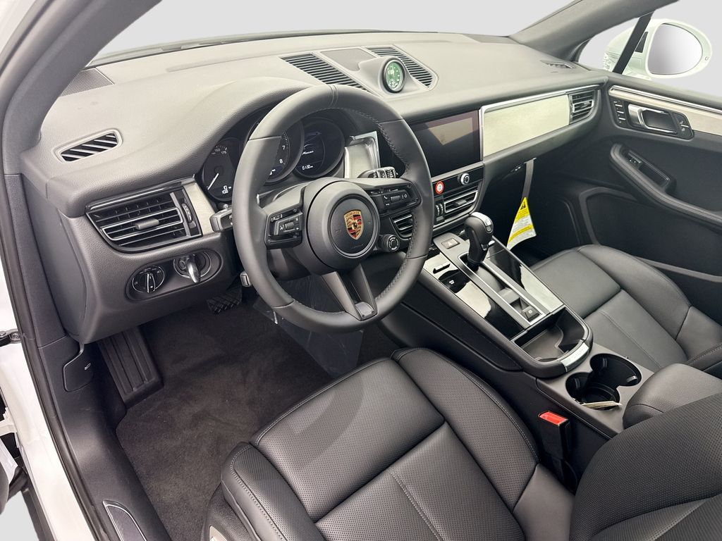 Thumbnail: 2026 Porsche Macan - 4