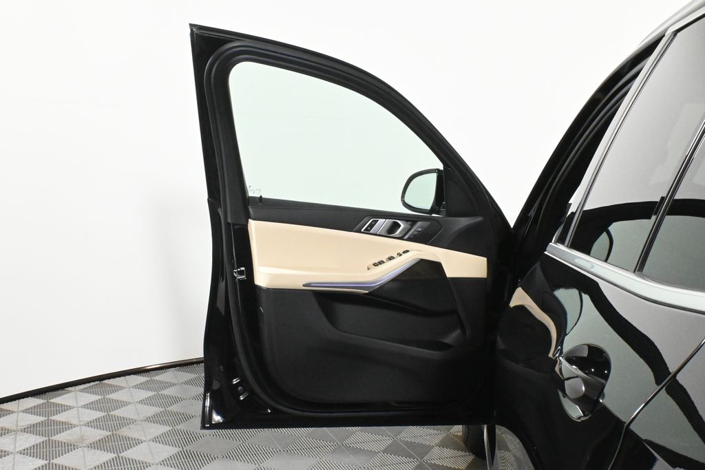 Thumbnail: 2021 BMW X5 - 28