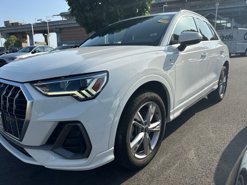 Thumbnail: 2022 Audi Q3 - 1