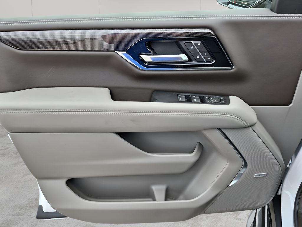 New 2026 White GMC Elevation image 27