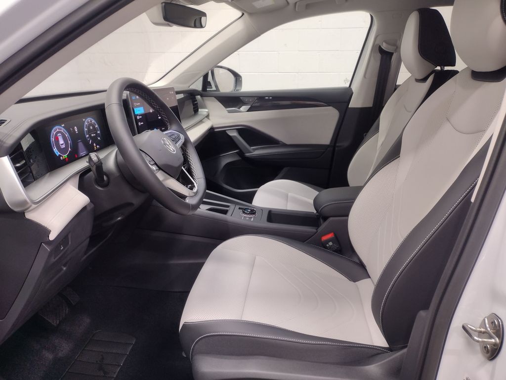 2025 Volkswagen Tiguan 2.0T SE