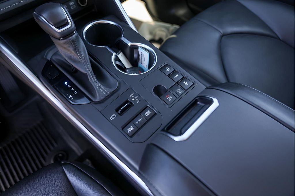 Used Car 2023 Toyota Highlander  Xle For Sale Under $35,000 In Austin, Texas