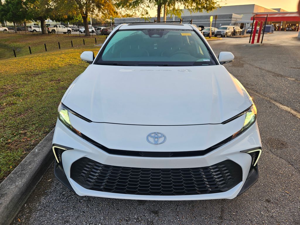 2025 Toyota Camry SE 8