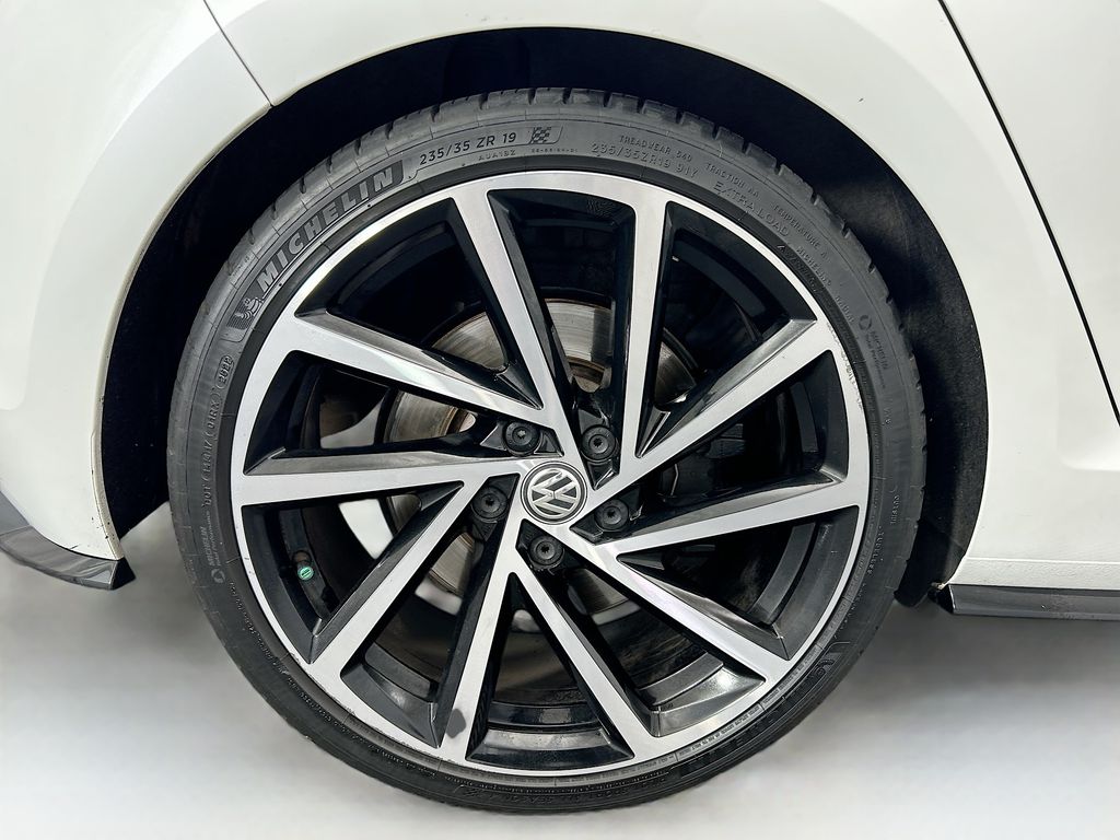 Thumbnail: 2019 Volkswagen Golf - 32