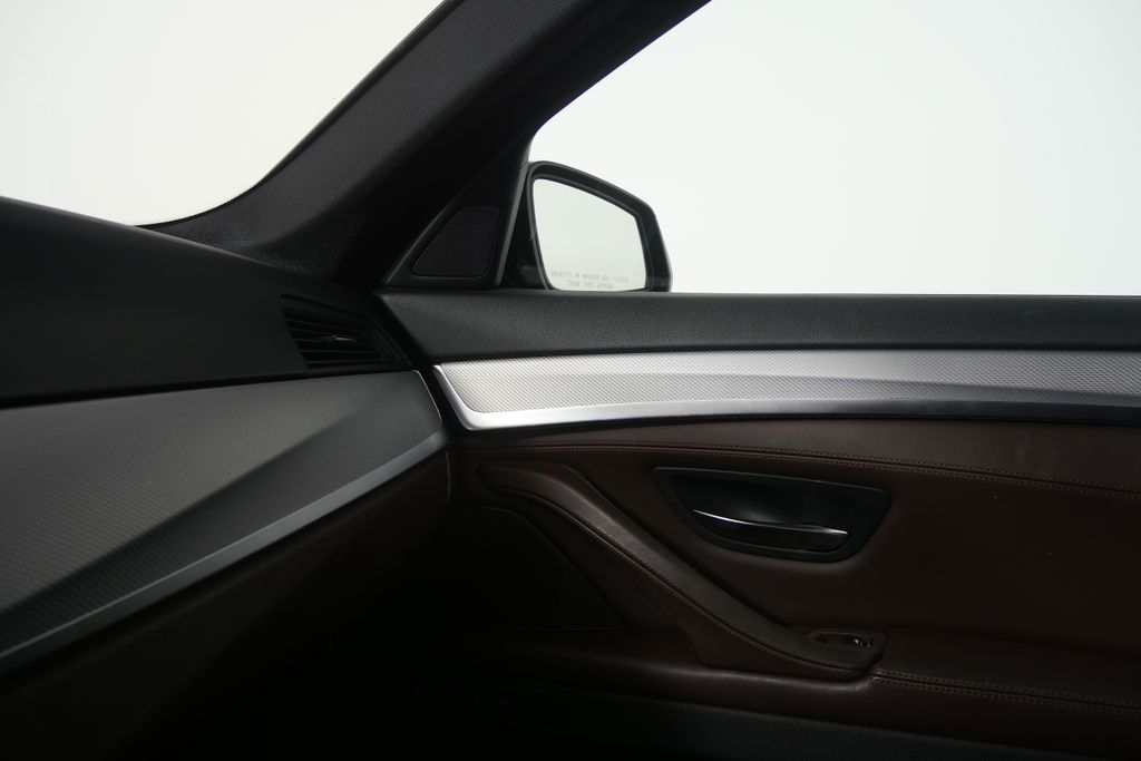 Thumbnail: 2016 BMW 5 Series - 22