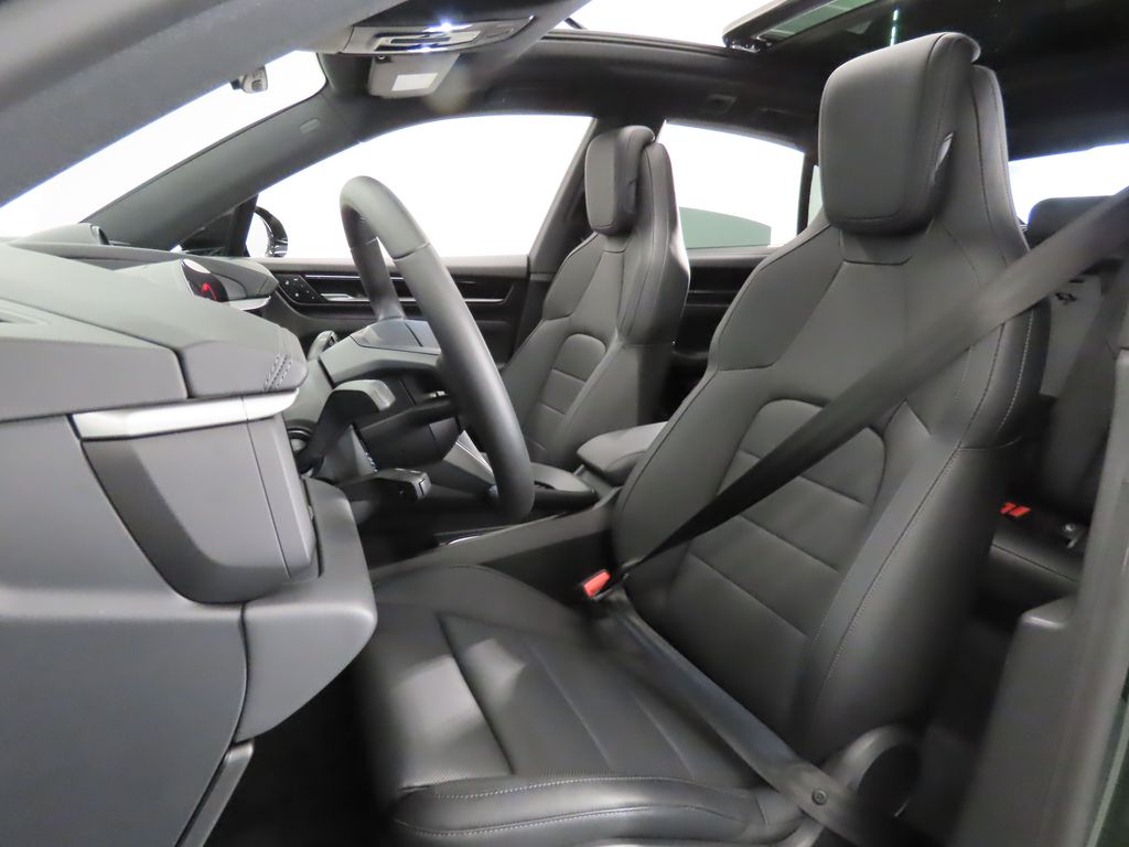 Thumbnail: 2024 Porsche Macan - 5