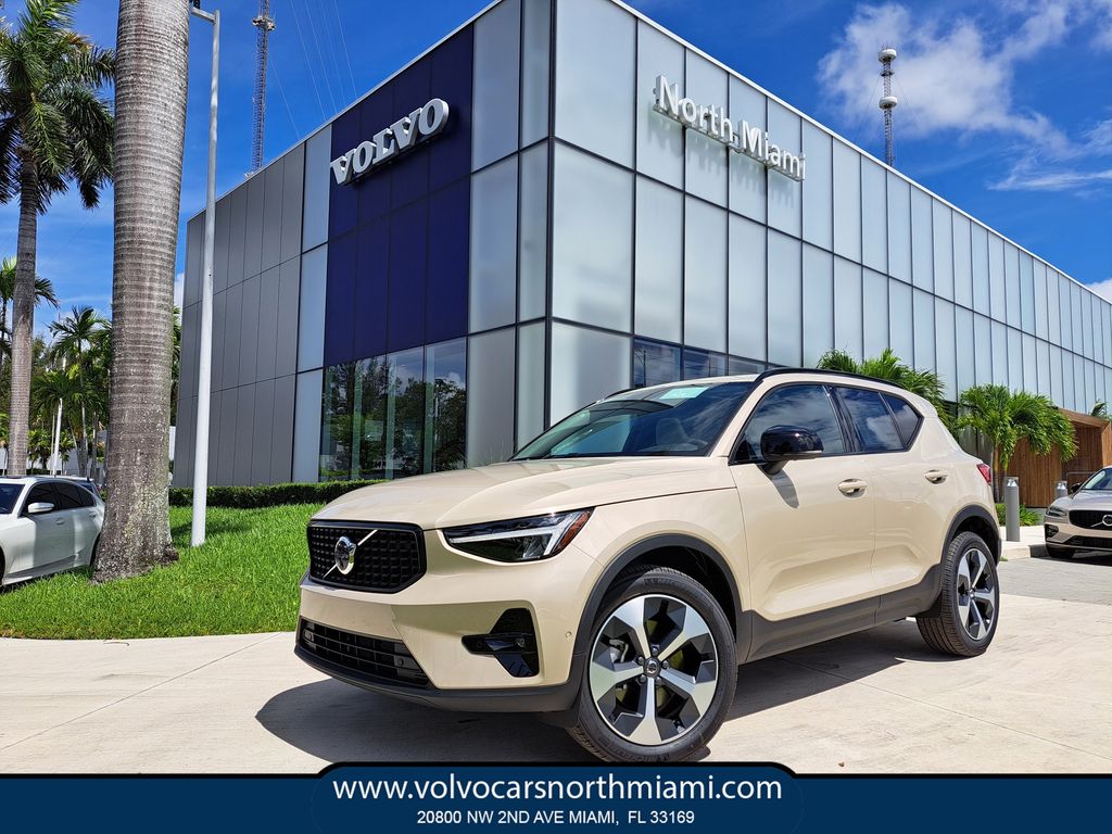 2026 Volvo XC40 Plus