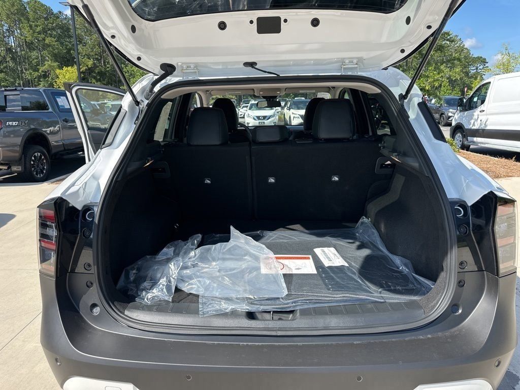 2025 Aspen White Tricoat Nissan Kicks SR FWD SUV