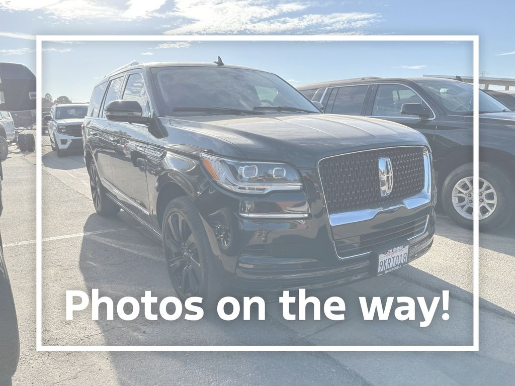 Infinite Black Metallic Clearcoat 2023 Lincoln Navigator SUV / Crossover Four-Wheel Drive Automatic